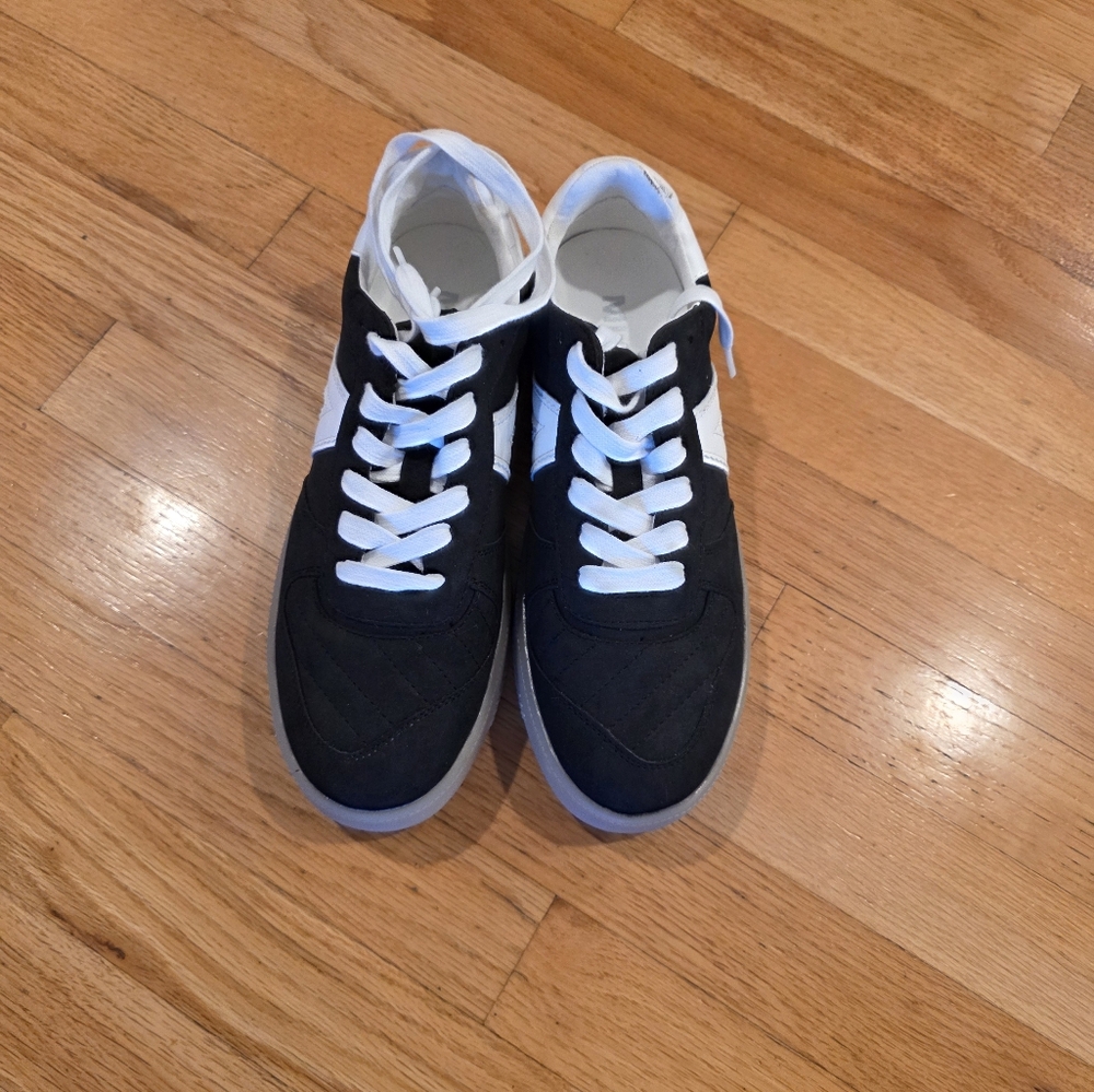 MIA Archie Platform Sneaker - Picture 3 of 5
